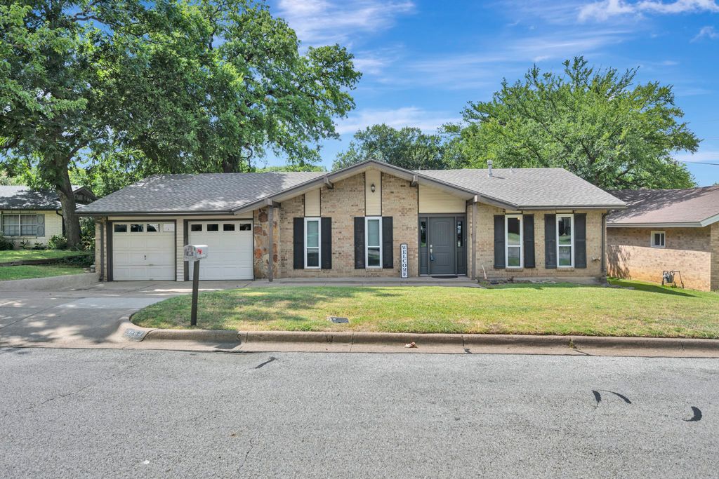 2727 Buffalo Drive, Arlington, TX 76013