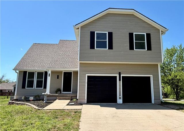 824 S Elk Lane, Bonner Springs, KS 66012
