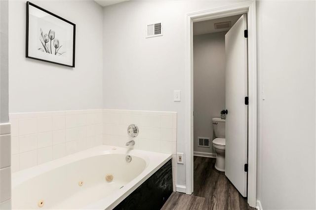 824 S Elk Lane, Bonner Springs, KS 66012