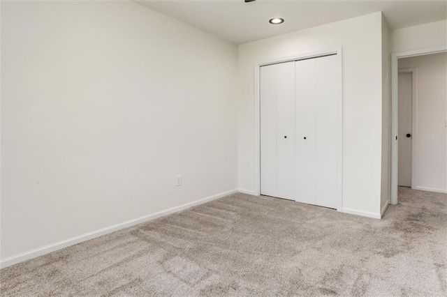 824 S Elk Lane, Bonner Springs, KS 66012