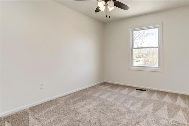 824 S Elk Lane, Bonner Springs, KS 66012