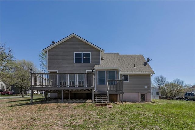 824 S Elk Lane, Bonner Springs, KS 66012