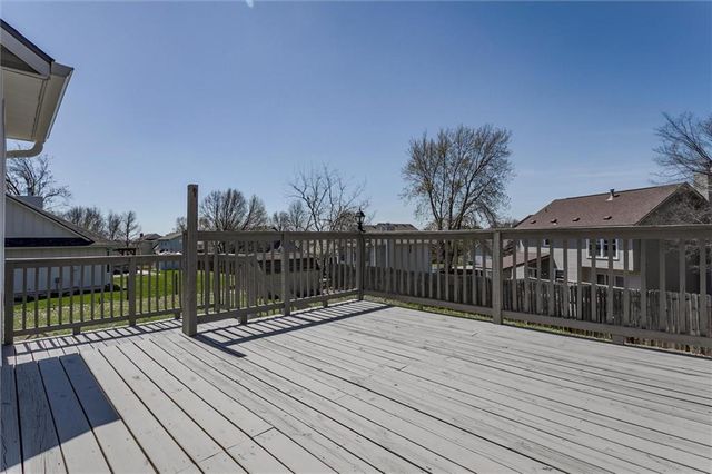 824 S Elk Lane, Bonner Springs, KS 66012