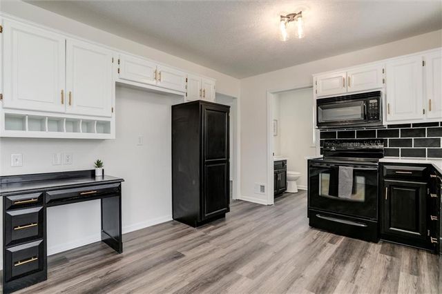 824 S Elk Lane, Bonner Springs, KS 66012