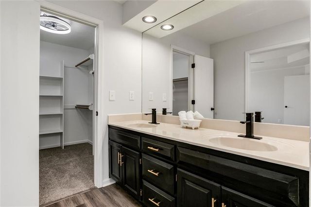 824 S Elk Lane, Bonner Springs, KS 66012