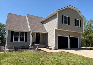 824 S Elk Lane, Bonner Springs, KS 66012