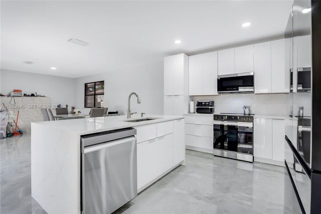 4500 NW 113th Ter, Coral Springs, FL 33065