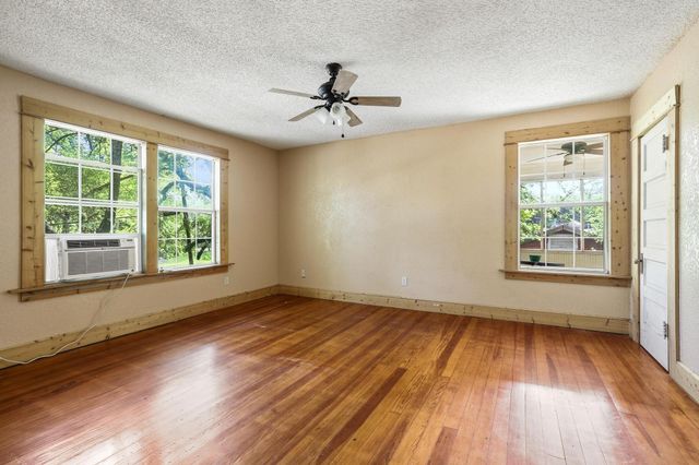 402 W Main Street, Ladonia, TX 75449