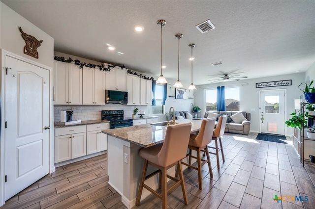 1390 Rios Bend Drive, New Braunfels, TX 78130