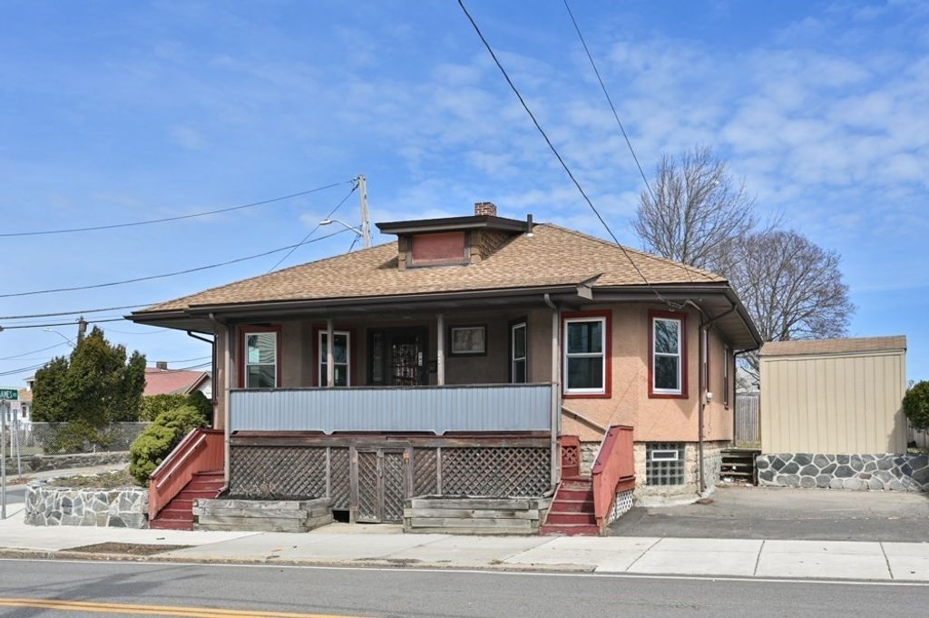 542 Riverside Ave, Medford, MA 02155