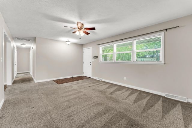 1261 E Gretna Street, Springfield, MO 65804