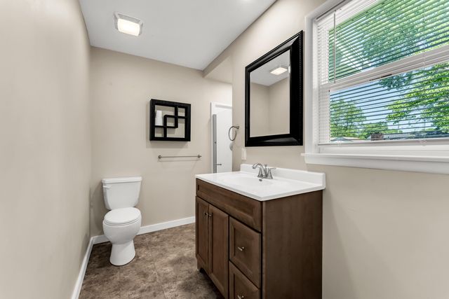 1261 E Gretna Street, Springfield, MO 65804