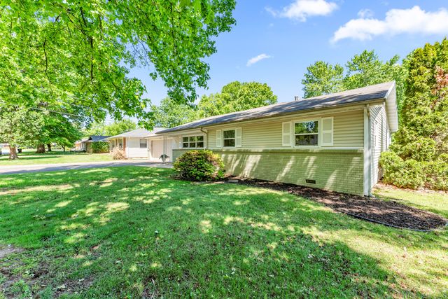 1261 E Gretna Street, Springfield, MO 65804