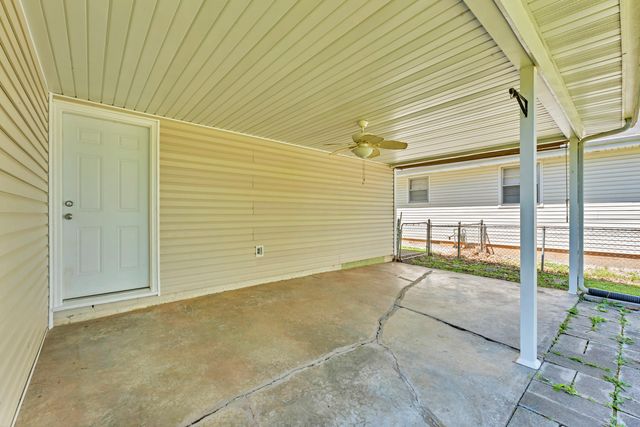 1261 E Gretna Street, Springfield, MO 65804