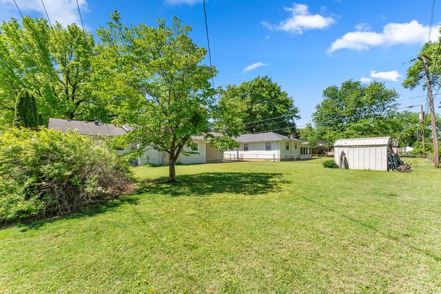 1261 E Gretna Street, Springfield, MO 65804