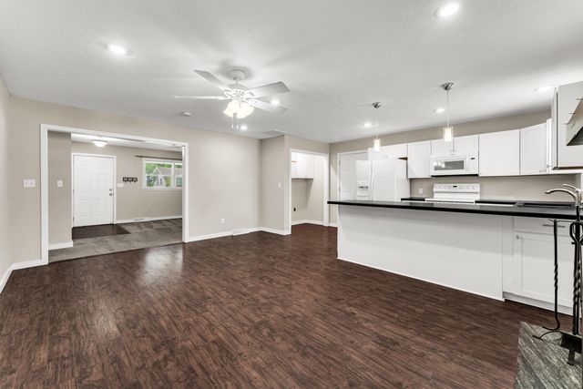 1261 E Gretna Street, Springfield, MO 65804