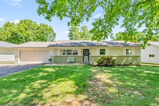 1261 E Gretna Street, Springfield, MO 65804