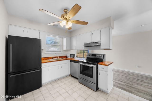 2606 Brookfield Drive, Midway Park, NC 28544