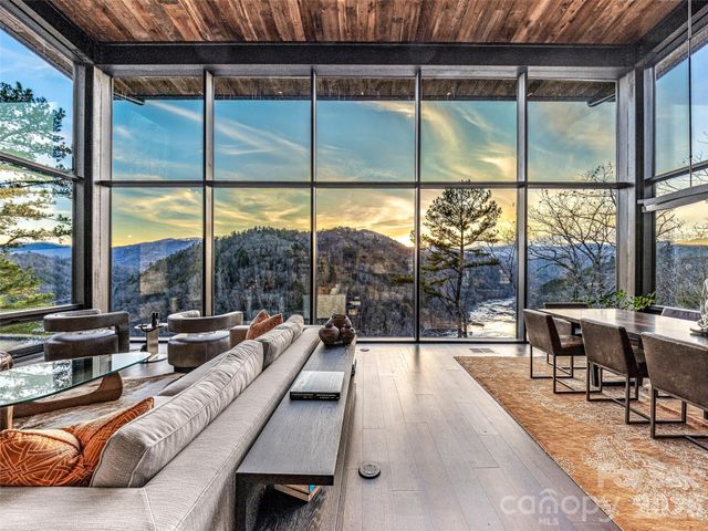 112 Moon Shadow Lane, Marshall, NC 28753