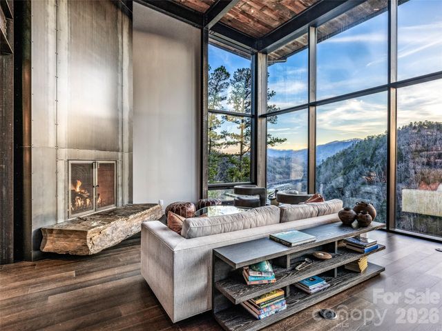 112 Moon Shadow Lane, Marshall, NC 28753