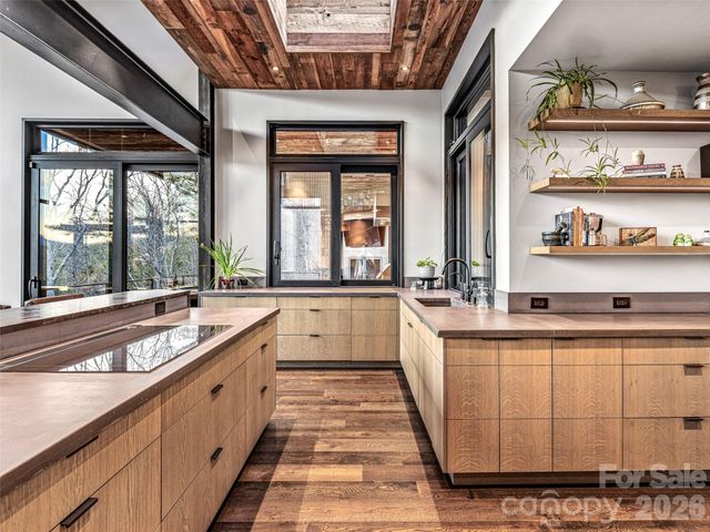 112 Moon Shadow Lane, Marshall, NC 28753