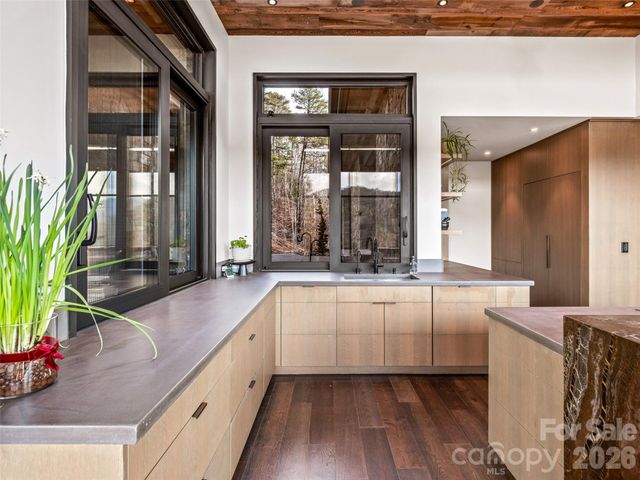 112 Moon Shadow Lane, Marshall, NC 28753