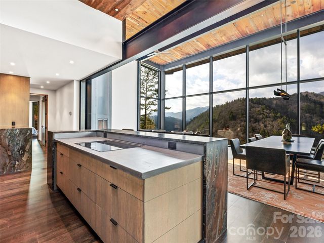 112 Moon Shadow Lane, Marshall, NC 28753