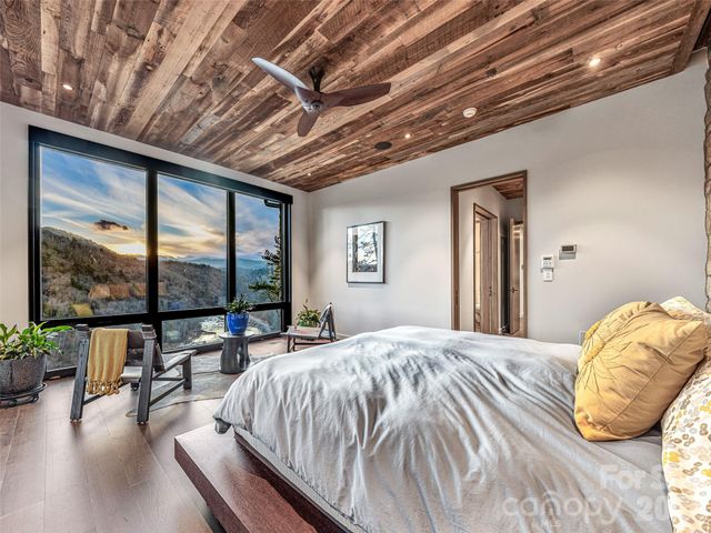 112 Moon Shadow Lane, Marshall, NC 28753