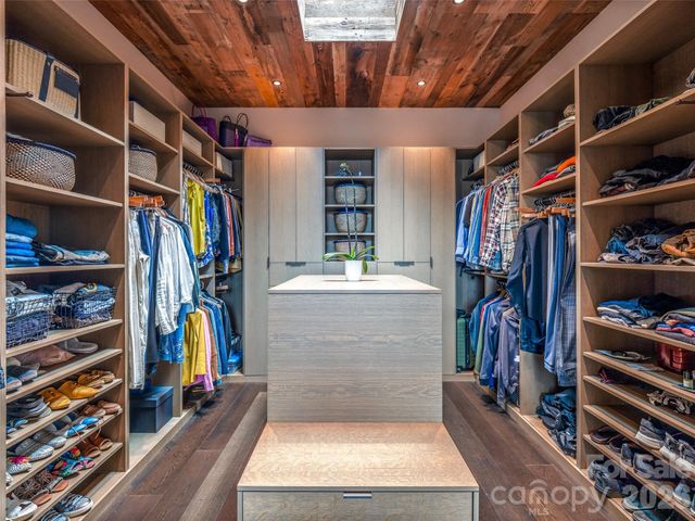 112 Moon Shadow Lane, Marshall, NC 28753