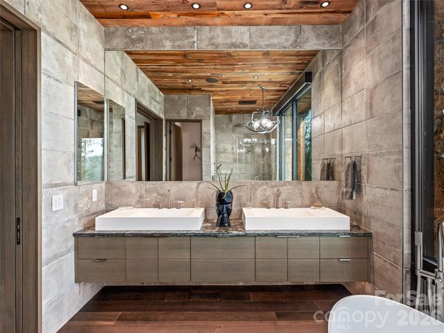 112 Moon Shadow Lane, Marshall, NC 28753