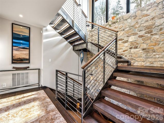 112 Moon Shadow Lane, Marshall, NC 28753