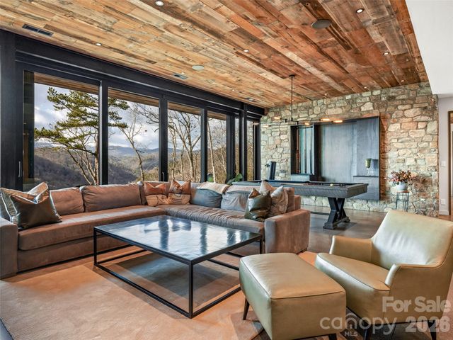 112 Moon Shadow Lane, Marshall, NC 28753