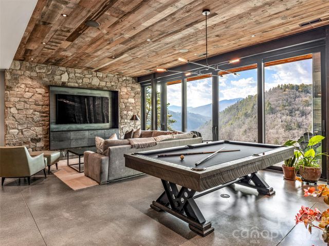 112 Moon Shadow Lane, Marshall, NC 28753