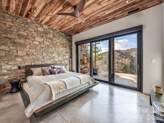 112 Moon Shadow Lane, Marshall, NC 28753