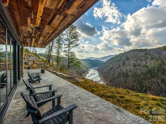 112 Moon Shadow Lane, Marshall, NC 28753