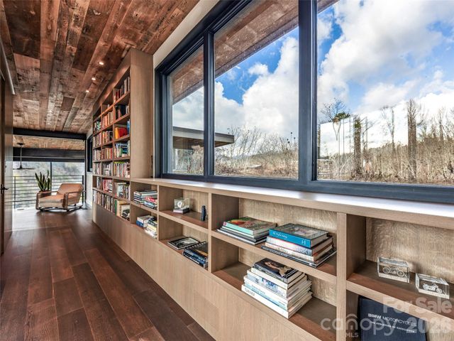 112 Moon Shadow Lane, Marshall, NC 28753