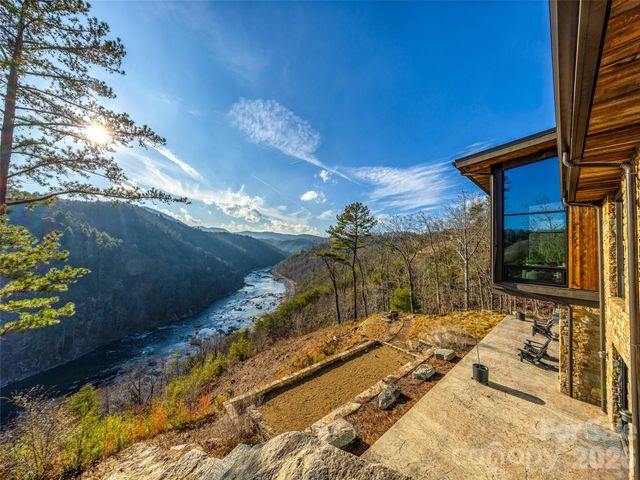 112 Moon Shadow Lane, Marshall, NC 28753