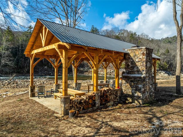 112 Moon Shadow Lane, Marshall, NC 28753