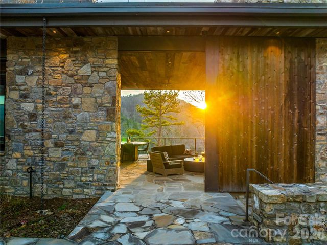 112 Moon Shadow Lane, Marshall, NC 28753