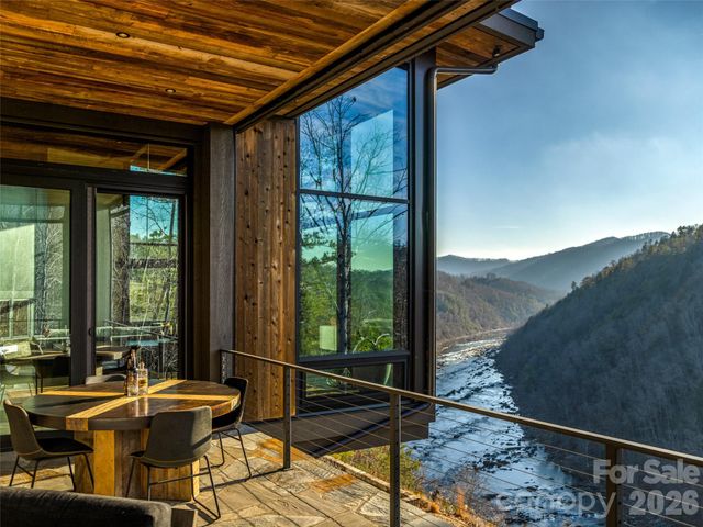 112 Moon Shadow Lane, Marshall, NC 28753