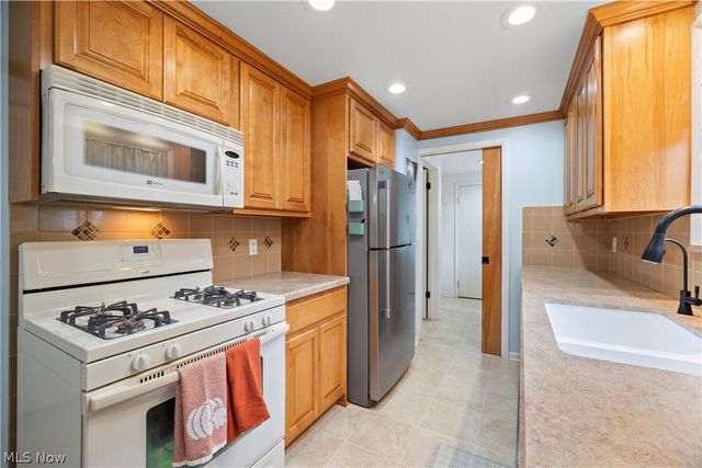 24231 Fairlawn Drive, North Olmsted, OH 44070