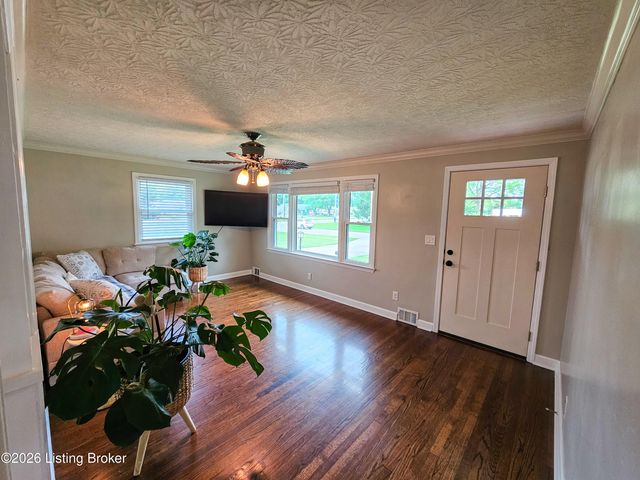 10300 Grafton Hall Rd, Louisville, KY 40272