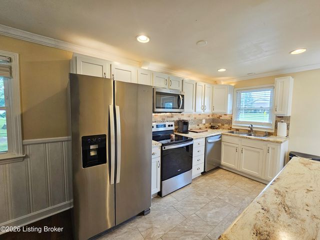 10300 Grafton Hall Rd, Louisville, KY 40272