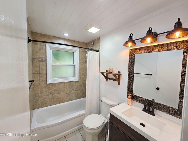 10300 Grafton Hall Rd, Louisville, KY 40272