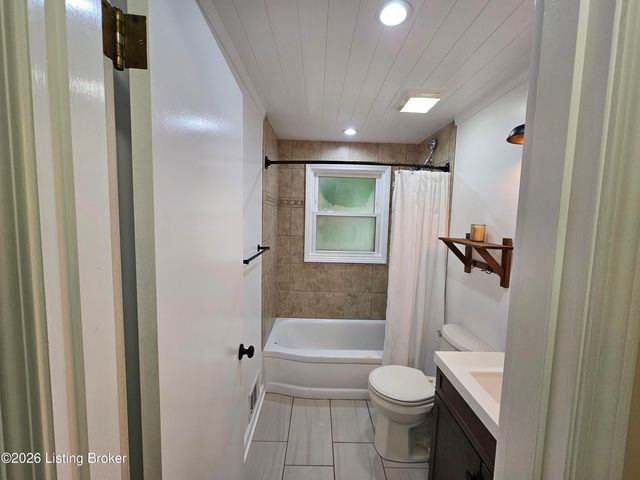 10300 Grafton Hall Rd, Louisville, KY 40272