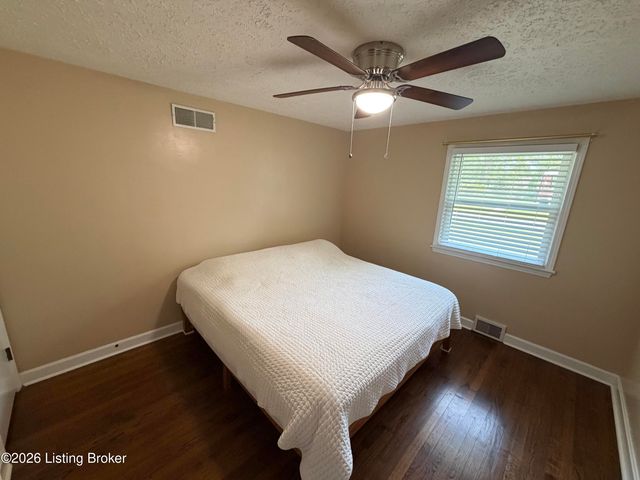 10300 Grafton Hall Rd, Louisville, KY 40272