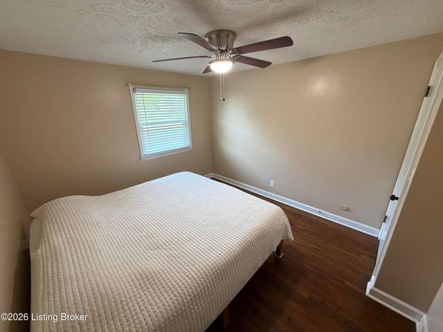 10300 Grafton Hall Rd, Louisville, KY 40272