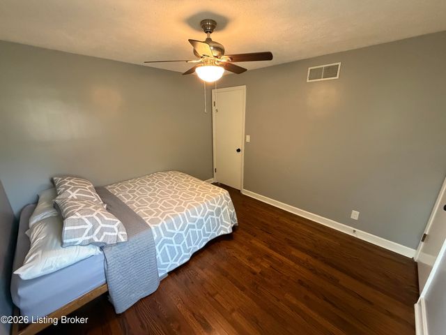 10300 Grafton Hall Rd, Louisville, KY 40272