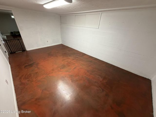10300 Grafton Hall Rd, Louisville, KY 40272