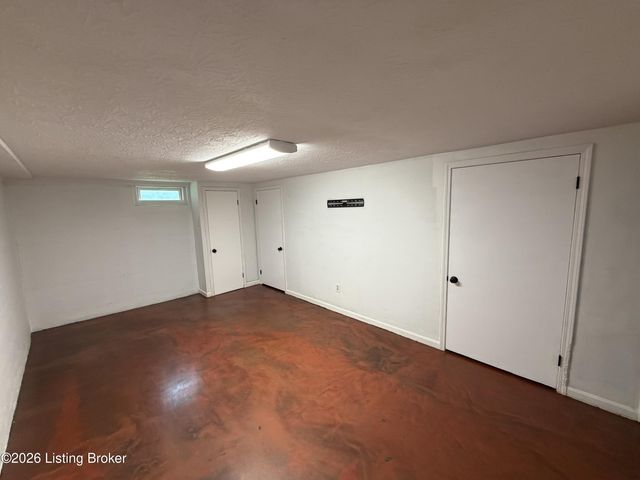 10300 Grafton Hall Rd, Louisville, KY 40272